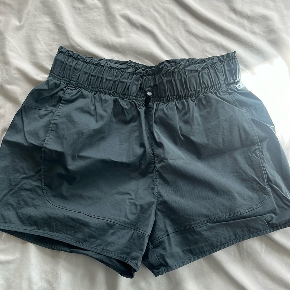 Grey Outdoor Athletic Women’s Shorts 🗻🧗‍♀️🌎🌲